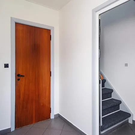 4 Person In Nyaraló *