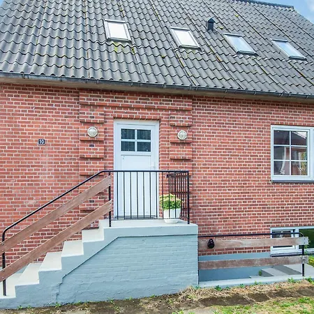 4 Person In * Ansager